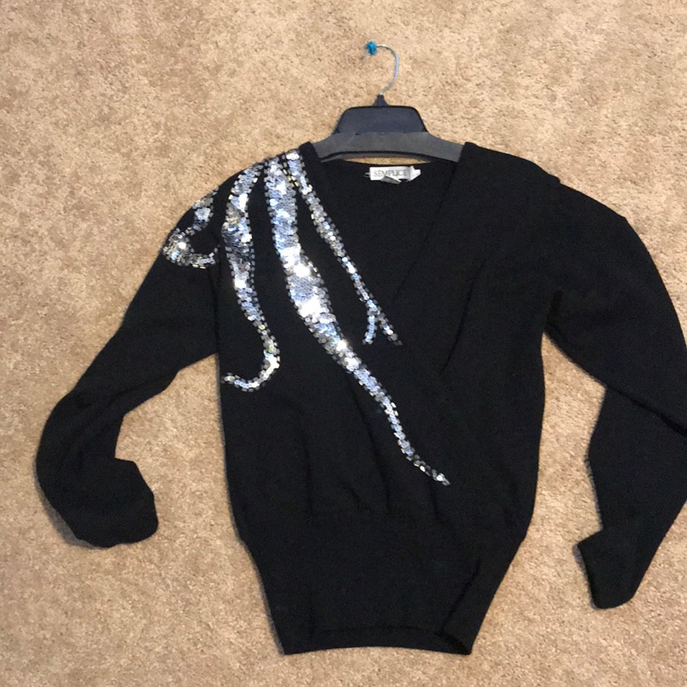 Beautiful and fitted top size medium .